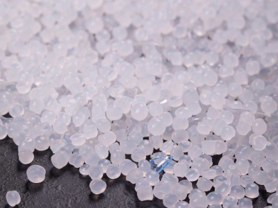 “Oro líquido” y “vitaminas industriales”: ¿Cómo las resinas diminutas sustentan el futuro de la fabricación avanzada?